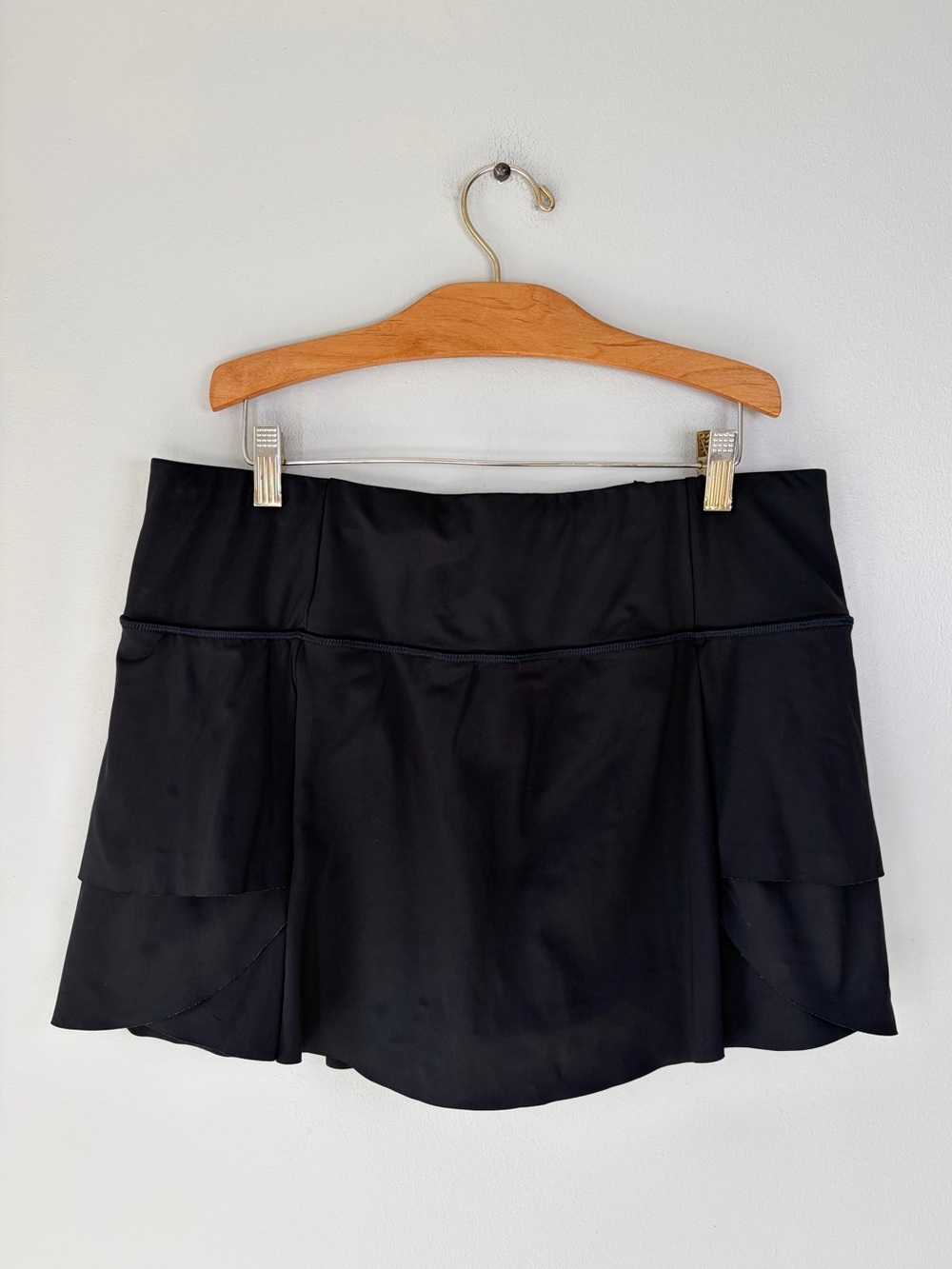 Athleta Black Momentum Tennis Skort Skirt Athletic Athleisure Travel Hiking